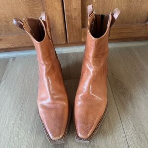 WE THE FREE Wesley ankle boots in Tan, size US 10 / EU 40. Lightly used!